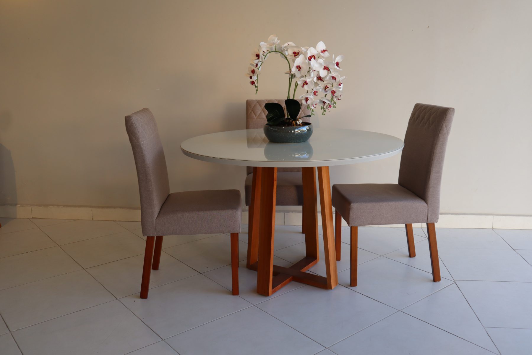 Conjunto de jantar montado na loja